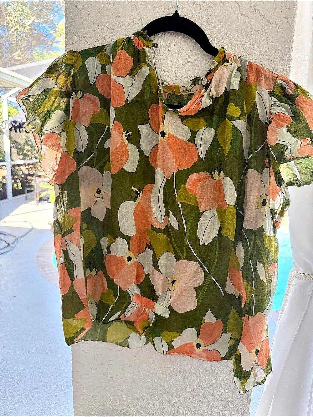 Trovata Birds of Paradise Floral Blouse in Green & Pink Size Small
